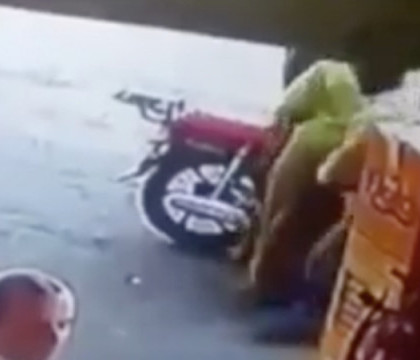Reactia unei femei din Maroc dupa ce a fost pipaita pe strada de un barbat a ajuns virala. VIDEO