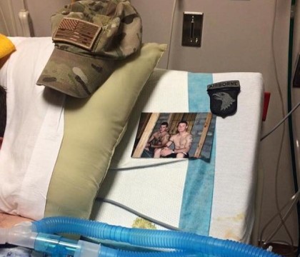 Ultimul act de eroism al unui parasutist american. Prieteni, medici si necunoscuti i-au adus un ultim omagiu Ultimul act de eroism al unui parasutist american. Prieteni, medici si necunoscuti i-au adus un ultim omagiu