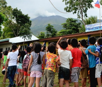 Eruptie a vulcanului Kanlaon din Filipine. Cenusa a fost aruncata la o inaltime de cel putin 1.000 de metri