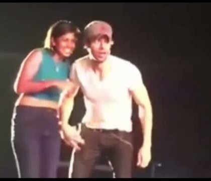 Scandal in Sri Lanka, dupa ce fanele au aruncat cu sutiene in Enrique Iglesias." Sa-i biciuiti cu cozi de pisica de mare"