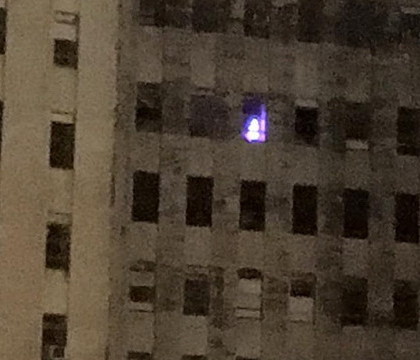 Au vazut o lumina la geamul unui spital abandonat de 10 ani, iar pozele au devenit virale. Ce au descoperit politistii apoi - FOTO