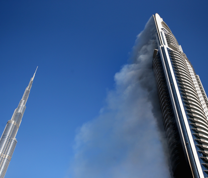 Incendiu in Dubai. Pompierii au reusit sa stinga flacarile uriase, dar hotelul inca fumega. 16 persoane au fost ranite - FOTO