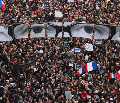 Charlie Hebdo scoate un numar special, la un an dupa atentatul soldat cu 12 morti. Cum arata coperta saptamanalului satiric