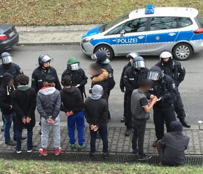 O mie de migranti au agresat sexual si jefuit femei in centrul orasului Koln in noaptea de Anul Nou