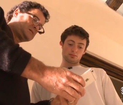Functia iPhone-ului care i-a adus unui tanar o factura de peste 2.000 de dolari. Cum functioneaza "Wi-Fi Assist"
