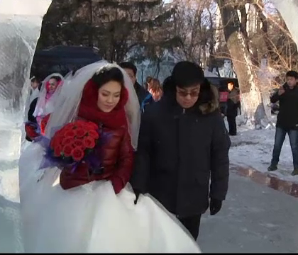 Nunta la comun in China. Motivul pentru care 15 cupluri au decis sa-si uneasca destinele in acelasi timp Nunta la comun in China. Motivul pentru care 15 cupluri au decis sa-si uneasca destinele in acelasi timp