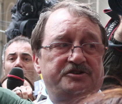Fratele fostului presedinte roman Traian Basescu, condamnat la 4 ani de inchisoare cu executare. Suma uriasa pe care a primit-o de la rudele lui Bercea Fratele fostului presedinte roman Traian Basescu, condamnat la 4 ani de inchisoare cu executare. Suma uriasa pe care a primit-o de la rudele lui Bercea