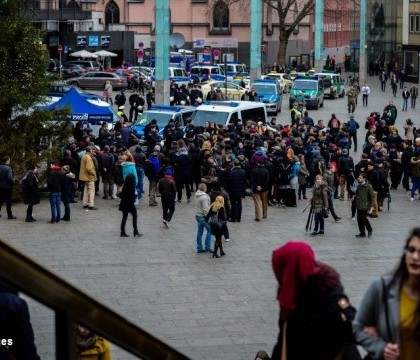 Cosmarul prin care au trecut zeci de tinere, in Koln. Cazuri asemenatoare de agresiuni sexuale si in Elvetia si Finlanda Cosmarul prin care au trecut zeci de tinere, in Koln. Cazuri asemenatoare de agresiuni sexuale si in Elvetia si Finlanda