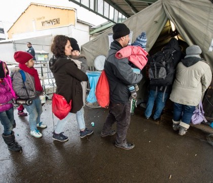 "Suntem cel mai mare bordel din Munchen. De frica, femeile dorm in haine de strada". Marturii din taberele de refugiati "Suntem cel mai mare bordel din Munchen. De frica, femeile dorm in haine de strada". Marturii din taberele de refugiati