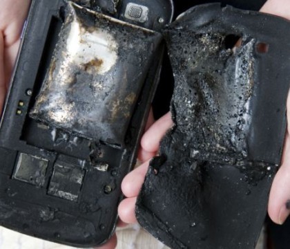 I-a explodat telefonul mobil in mana, in timp ce scria un mesaj. Ce a auzit tanarul cu o secunda inainte de incident