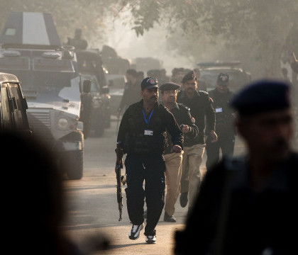 Un baiat de 7 ani din Pakistan a fost rapit si violat de patru barbati. Cum a fost gasit a doua zi