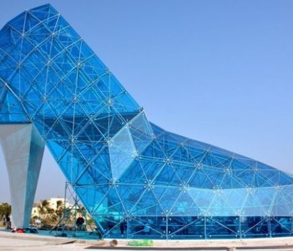 Guvernul din Taiwan a construit o biserica enorma in forma de pantof. Explicatia bizara din spatele acestei alegeri Guvernul din Taiwan a construit o biserica enorma in forma de pantof. Explicatia bizara din spatele acestei alegeri