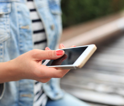 Ce se intampla daca iti lasi copiii mai multe ore pe zi cu ochii in telefon sau tableta. Avertismentele medicilor oftalmologi Ce se intampla daca iti lasi copiii mai multe ore pe zi cu ochii in telefon sau tableta. Avertismentele medicilor oftalmologi