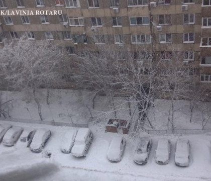 Sudul Romaniei, sub cod portocaliu. Localitati fara apa si curent, copaci cazuti, trafic ingreunat si intarzieri pe aeroport. Luni, scolile din Bucuresti vor fi inchise Sudul Romaniei, sub cod portocaliu. Localitati fara apa si curent, copaci cazuti, trafic ingreunat si intarzieri pe aeroport. Luni, scolile din Bucuresti vor fi inchise