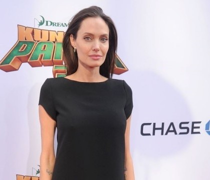 Angelina Jolie, aparitie ingrijoratoare pe covorul rosu, intr-o rochie neagra scurta. Cum a fost surprinsa vedeta - FOTO Angelina Jolie, aparitie ingrijoratoare pe covorul rosu, intr-o rochie neagra scurta. Cum a fost surprinsa vedeta - FOTO