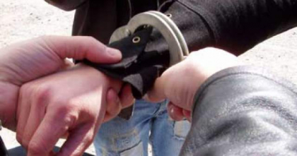 Doi angajati ai oficiului de pasapoarte al sectorului Rascani din Chisinau, RETINUTI. De ce sunt acuzati