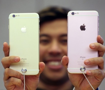 Apple se asteapta la primul declin al vanzarilor din 2003 incoace. Principala cauza a incetinirii cererilor de iPhone-uri