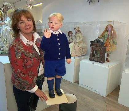 Printul George, transformat intr-o papusa de un artizan german. Cat costa creatia artistei in varianta de lux Printul George, transformat intr-o papusa de un artizan german. Cat costa creatia artistei in varianta de lux