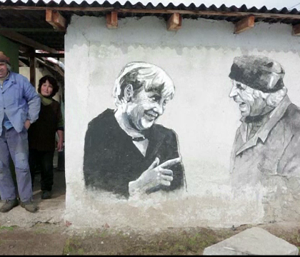 Un sat din Bulgaria, transformat intr-o atractie inedita. Casele, acoperite de grafitti ce-i infatiseaza pe Obama sau Merkel Un sat din Bulgaria, transformat intr-o atractie inedita. Casele, acoperite de grafitti ce-i infatiseaza pe Obama sau Merkel
