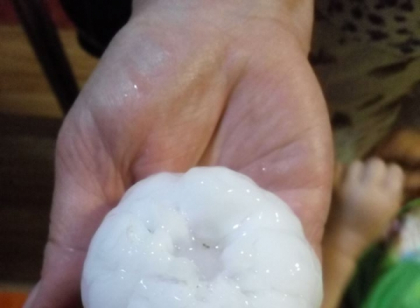 Stare de alerta la Ungheni. Vijelii puternice, iar grindina de cativa centimetri a facut prapad - GALERIE FOTO