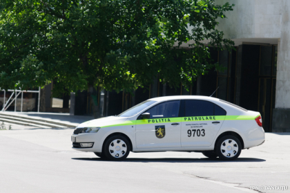 Inspector de patrulare din Causeni, prins cu 100 de dolari mita. Risca ani grei de inchisoare Inspector de patrulare din Causeni, prins cu 100 de dolari mita. Risca ani grei de inchisoare