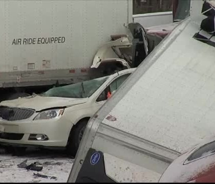 Accident cu 50 de masini pe o autostrada din Pennsylvania. Cel putin 3 oameni au murit, iar drumul a fost inchis cateva ore Accident cu 50 de masini pe o autostrada din Pennsylvania. Cel putin 3 oameni au murit, iar drumul a fost inchis cateva ore