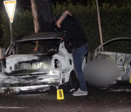 Tragedie pe o sosea din nordul Italiei. Un roman si-a scos sotia din masina in flacari, dar nu s-a putut salva si el Tragedie pe o sosea din nordul Italiei. Un roman si-a scos sotia din masina in flacari, dar nu s-a putut salva si el