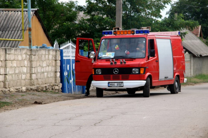 S-au intoxicat intr-o fantana de canalizare. Trei barbati din Falesti, in stare grava la spital S-au intoxicat intr-o fantana de canalizare. Trei barbati din Falesti, in stare grava la spital