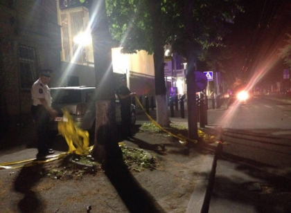 Alerta falsa cu bomba la ambasada SUA: politia a izolat zona dupa ce un barbat a aruncat un pachet suspect pe teritoriul institutiei - GALERIE FOTO Alerta falsa cu bomba la ambasada SUA: politia a izolat zona dupa ce un barbat a aruncat un pachet suspect pe teritoriul institutiei - GALERIE FOTO