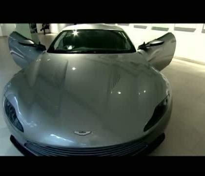 Masina de 3,5 milioane de dolari cu care nu ai voie sa iesi pe sosea. Viteza maxima este de 300 km/h Masina de 3,5 milioane de dolari cu care nu ai voie sa iesi pe sosea. Viteza maxima este de 300 km/h