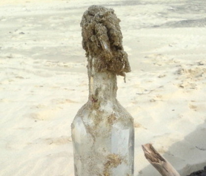 O sticla aruncata in Oceanul Atlantic, la New York, a fost gasita pe o plaja din Franta. In cat timp a ajuns in Europa O sticla aruncata in Oceanul Atlantic, la New York, a fost gasita pe o plaja din Franta. In cat timp a ajuns in Europa
