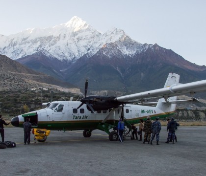 Un avion cu 21 de persoane la bord a disparut in Nepal. Doua elicoptere sunt intr-o misiune de cautare si salvare Un avion cu 21 de persoane la bord a disparut in Nepal. Doua elicoptere sunt intr-o misiune de cautare si salvare