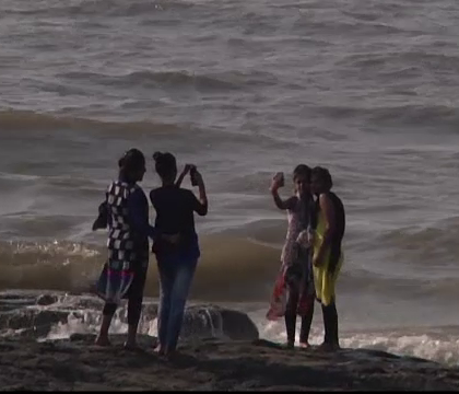 Autoritatile din India iau masuri dupa valul de decese. In 16 locuri din Mumbai selfie-urile vor fi interzise Autoritatile din India iau masuri dupa valul de decese. In 16 locuri din Mumbai selfie-urile vor fi interzise