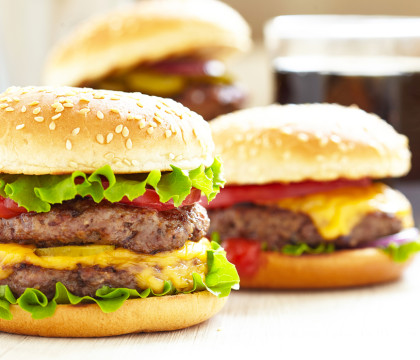 A mancat numai de la fast food timp de 10 zile, iar ce a descoperit e incredibil:"Ma simteam mahmur dupa fiecare masa" A mancat numai de la fast food timp de 10 zile, iar ce a descoperit e incredibil:"Ma simteam mahmur dupa fiecare masa"