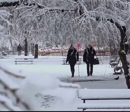 Orasul european in care zapada a paralizat traficul, in prima zi de primavara. Mii de familii au ramas fara curent electric Orasul european in care zapada a paralizat traficul, in prima zi de primavara. Mii de familii au ramas fara curent electric