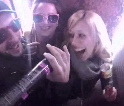 Discoteca din Berlin care i-a innebunit pe tineri. Motivul pentru care doar 6 persoane pot sa intre si sa danseze in ea