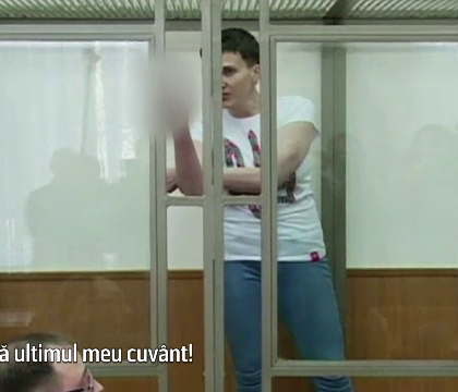 Gestul sfidator facut de ucraineanca Nadia Savchenko in fata instantei ruse. Controversele legate de procesul femeii-pilot Gestul sfidator facut de ucraineanca Nadia Savchenko in fata instantei ruse. Controversele legate de procesul femeii-pilot