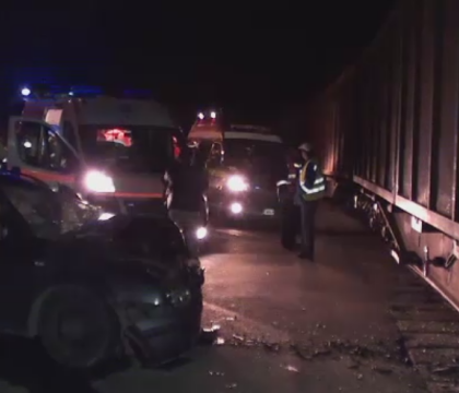 Un sofer a ramas incarcerat dupa ce a intrat cu masina sub un marfar. Motivul pentru care nu a franat