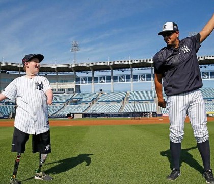 S-a nascut fara maini si picioare, dar a semnat cu cea mai mare echipa de baseball. Povestea lui Landis, noua vedeta Yankees S-a nascut fara maini si picioare, dar a semnat cu cea mai mare echipa de baseball. Povestea lui Landis, noua vedeta Yankees