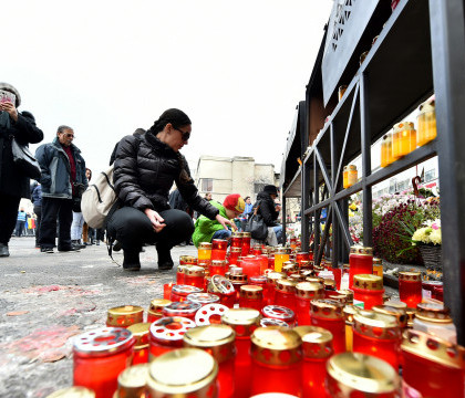 Bilantul tragediei din Colectiv a ajuns la 64 de morti. Un tanar de 21 de ani, internat la Spitalul Floreasca, a murit luni Bilantul tragediei din Colectiv a ajuns la 64 de morti. Un tanar de 21 de ani, internat la Spitalul Floreasca, a murit luni