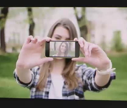 Specialistii americani avertizeaza: prea multe selfie-uri pe zi inseamna ca suferi de o boala. Care sunt cele 3 stadii ale ei Specialistii americani avertizeaza: prea multe selfie-uri pe zi inseamna ca suferi de o boala. Care sunt cele 3 stadii ale ei
