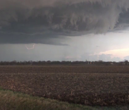 Imagini apocaliptice in SUA. O tornada violenta a distrus o zona rurala din centrul statului Illinois