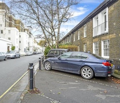 Loc de parcare din Londra, scos la vanzare pentru 350.000 de lire