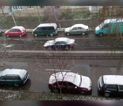 Ninsorile s-au intors in Romania, iar zapada s-a asternut si in Bucuresti. Meteorologii au emis avertizare de vreme rea
