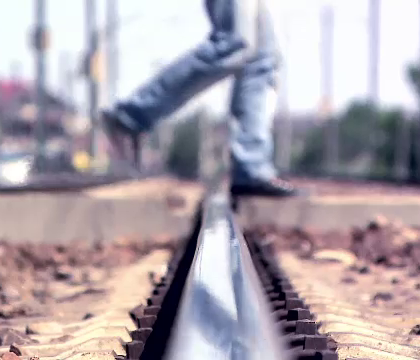 Un adolescent a murit lovit de tren in locul in care alti 2 copii si-au pierdut viata. Jocul macabru care i-a adus sfarsitul Un adolescent a murit lovit de tren in locul in care alti 2 copii si-au pierdut viata. Jocul macabru care i-a adus sfarsitul