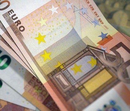 Scaderi dramatice la bursele internationale, dupa exploziile din Bruxelles. Ce s-a intamplat cu moneda Euro
