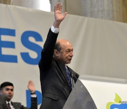 Traian Basescu a fost ales presedinte al Partidului Miscarea Populara, cu unanimitate de voturi Traian Basescu a fost ales presedinte al Partidului Miscarea Populara, cu unanimitate de voturi