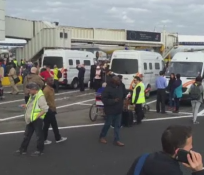Aeroportul din Bruxelles s-a redeschis, la 12 zile de la atentat. Angajatii au aplaudat decolarea primului avion Aeroportul din Bruxelles s-a redeschis, la 12 zile de la atentat. Angajatii au aplaudat decolarea primului avion