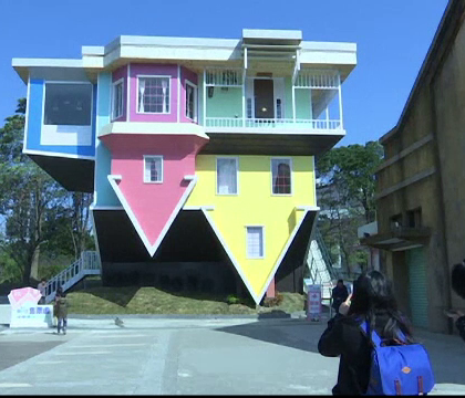 Casa cu susul in jos, creatia bizara a unor arhitecti din Taiwan care atrage turistii. Cum a fost amenajat interiorul Casa cu susul in jos, creatia bizara a unor arhitecti din Taiwan care atrage turistii. Cum a fost amenajat interiorul
