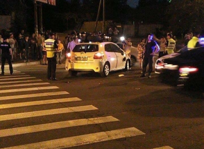 Accident cu implicare unei motociclete si a unei Toyota Yaris in Chisinau. Motociclistul a ajuns la spital - FOTO Accident cu implicare unei motociclete si a unei Toyota Yaris in Chisinau. Motociclistul a ajuns la spital - FOTO